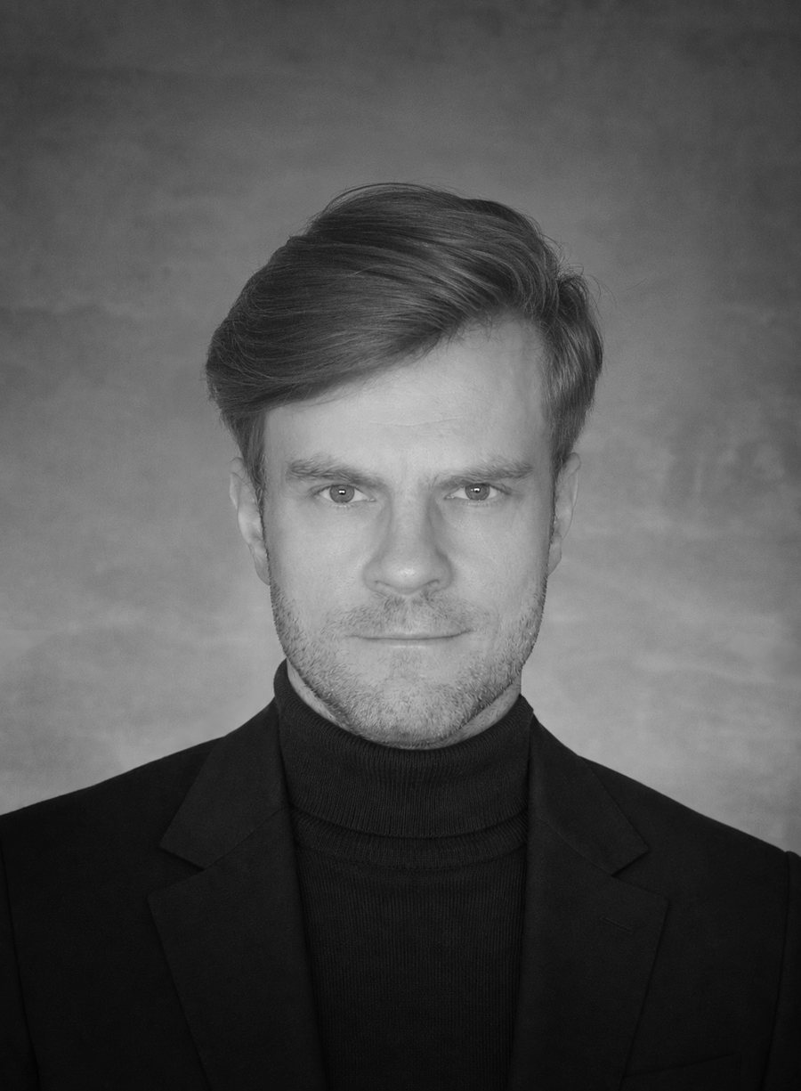 Maciej Iwaniszewski, portret czarno-biały